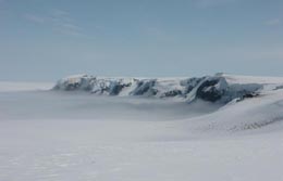 Polarregionen in den Wintermonaten, Island: Gletscher-Expedition - Der Schnee bildet eine kalte Wstenlandschaft